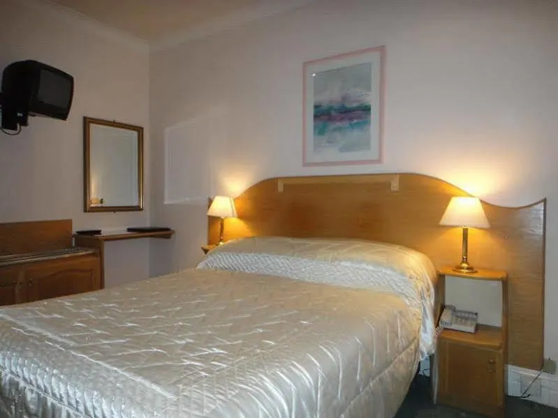 **  Dergvale Hotel Dublin Ireland