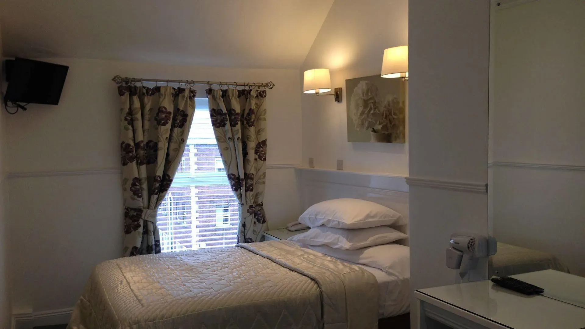 Dergvale Hotel Dublin 2*,